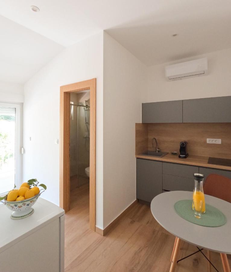 Sea And Mountain View Apartments Дуче Экстерьер фото
