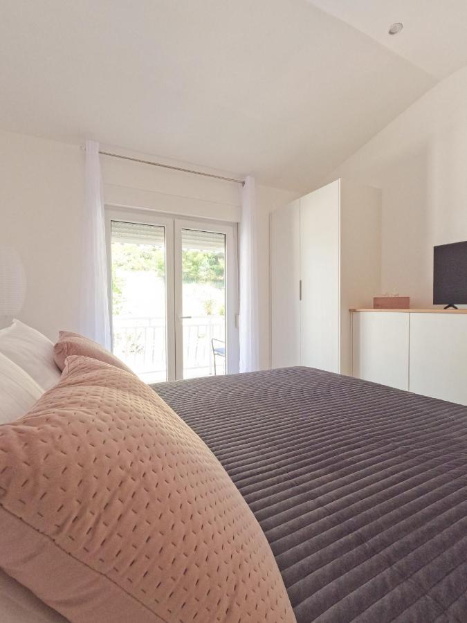 Sea And Mountain View Apartments Дуче Экстерьер фото