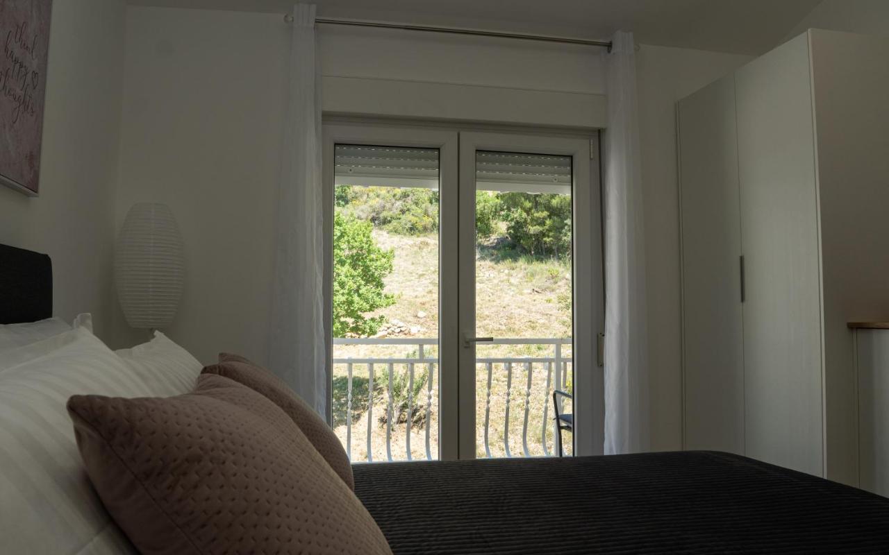 Sea And Mountain View Apartments Дуче Экстерьер фото